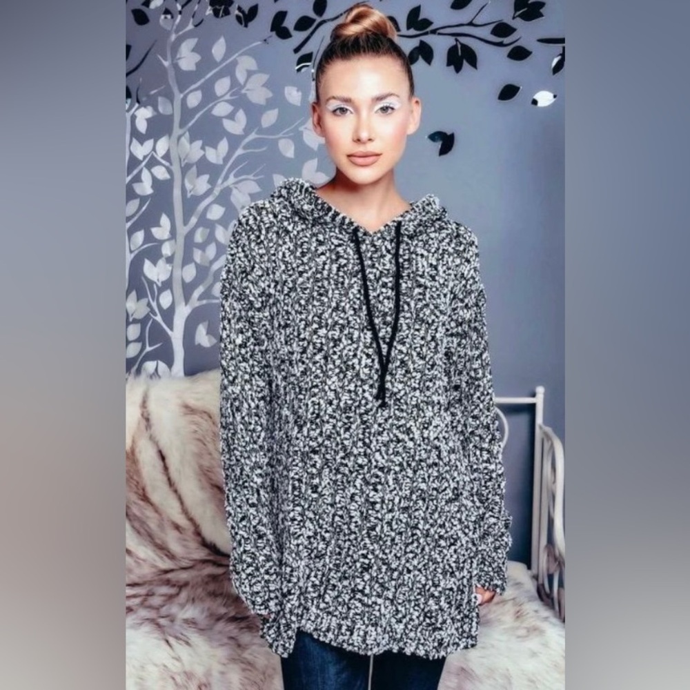 Black and White Sweatshirt with Cozy Comfort